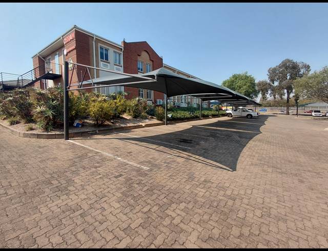 261M² OFFICE TO LET IN RANDJESPARK